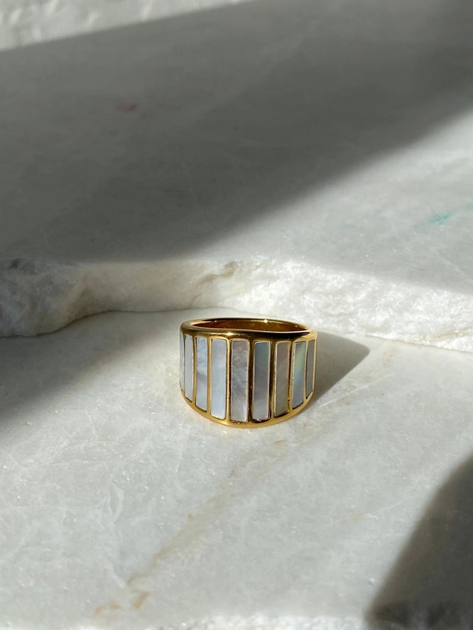 Cove Mother of Pearl Size 7