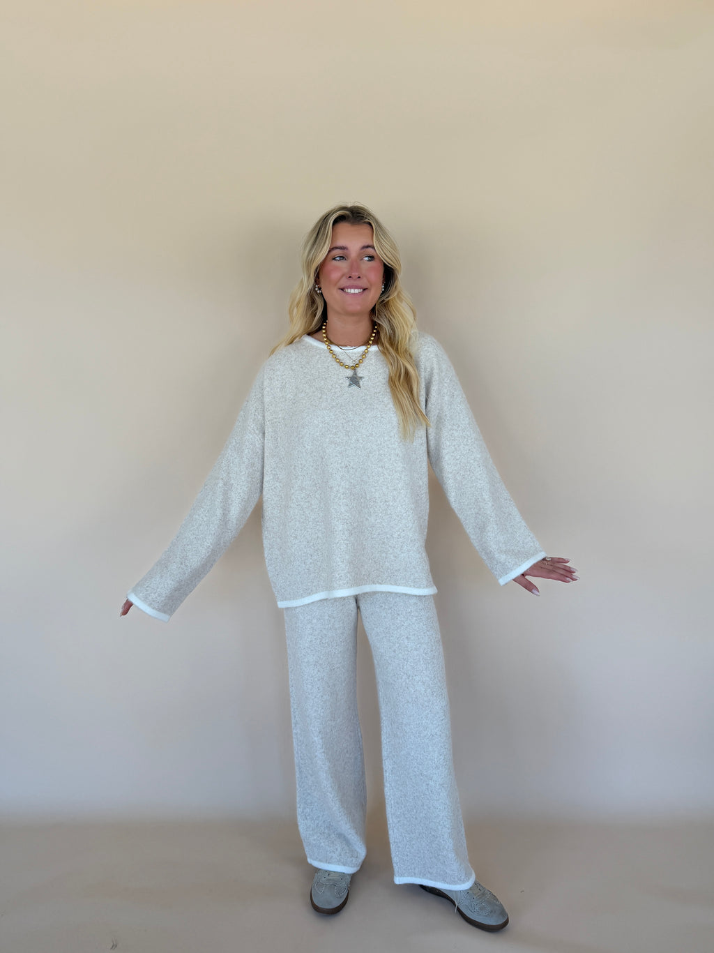 One-Shoulder Contrast Trim Knit Sweater