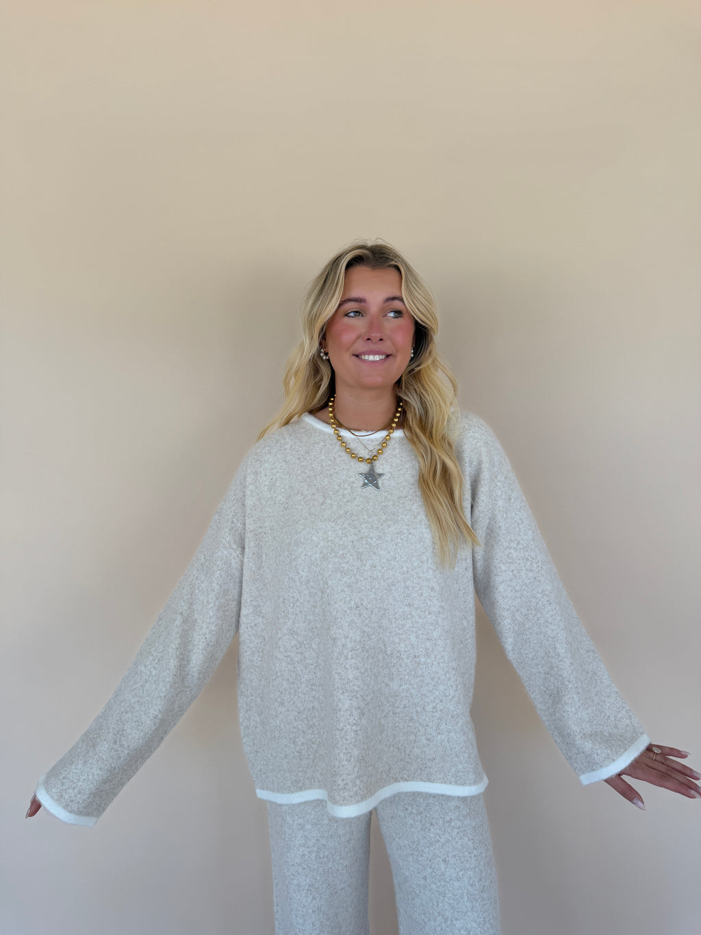 One-Shoulder Contrast Trim Knit Sweater