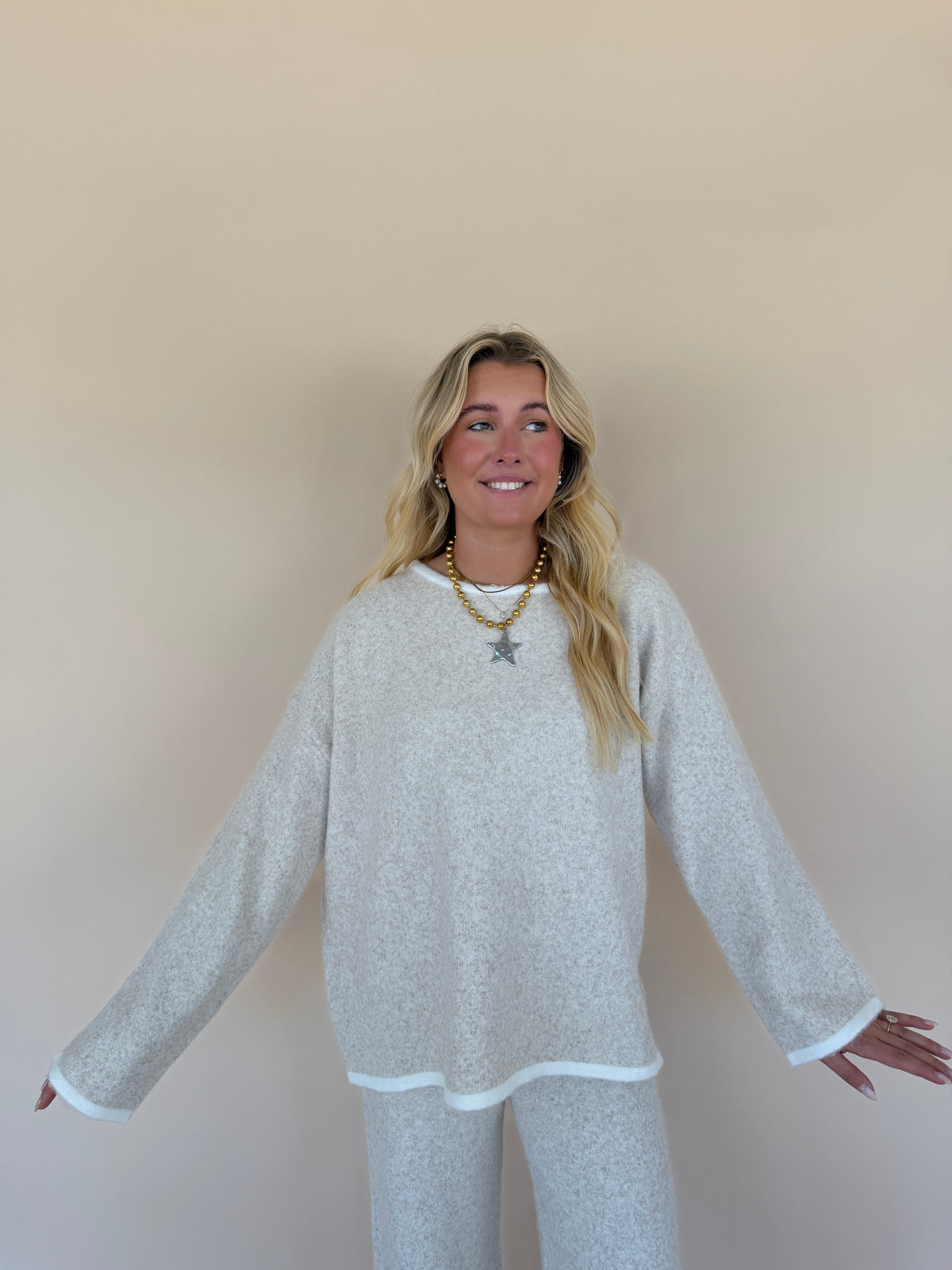 One-Shoulder Contrast Trim Knit Sweater