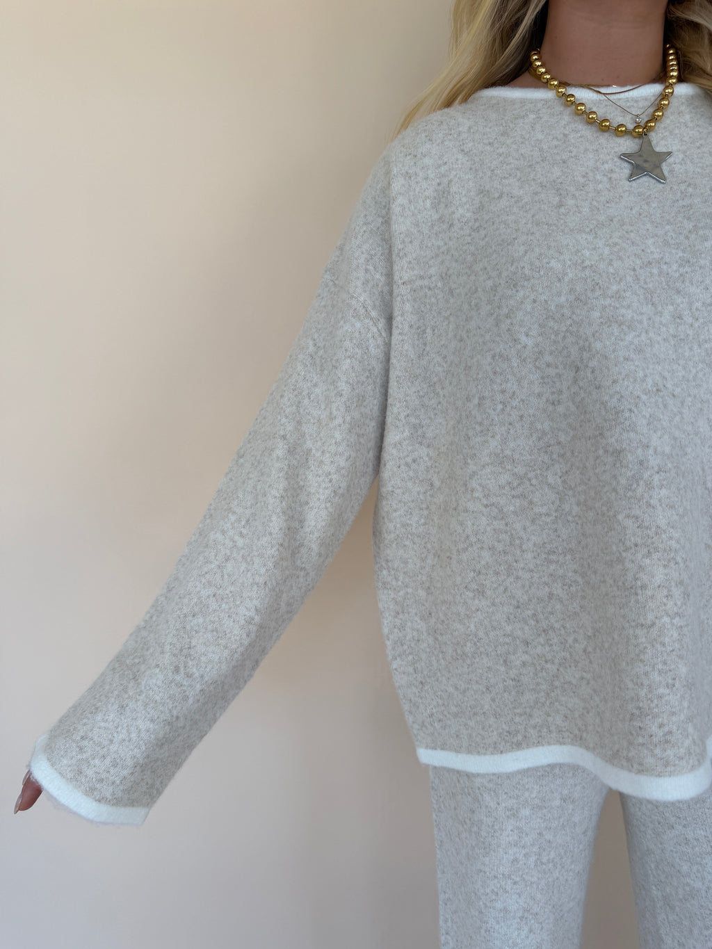 One-Shoulder Contrast Trim Knit Sweater