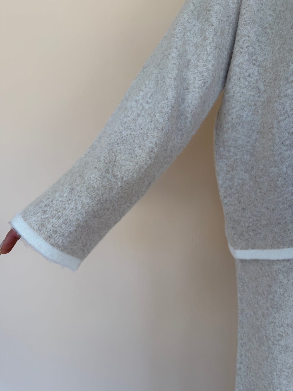 One-Shoulder Contrast Trim Knit Sweater