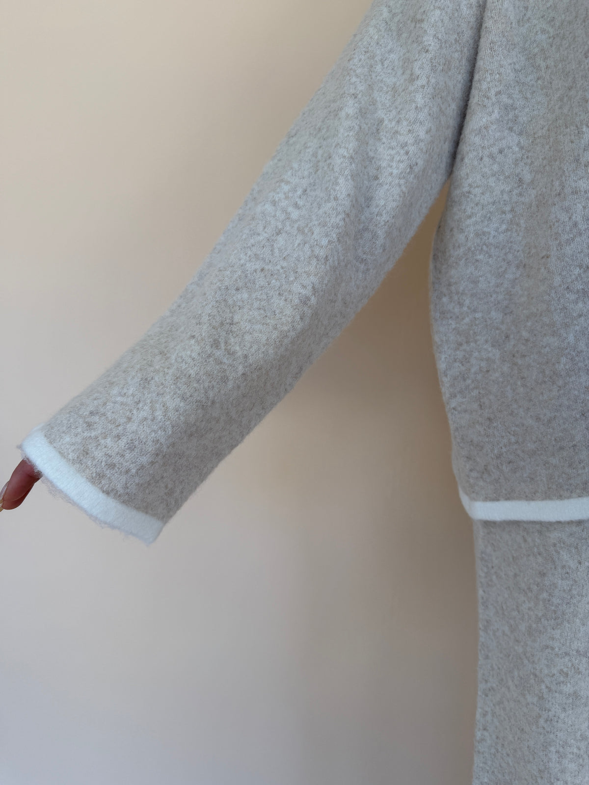 One-Shoulder Contrast Trim Knit Sweater