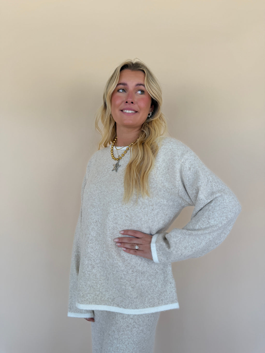 One-Shoulder Contrast Trim Knit Sweater
