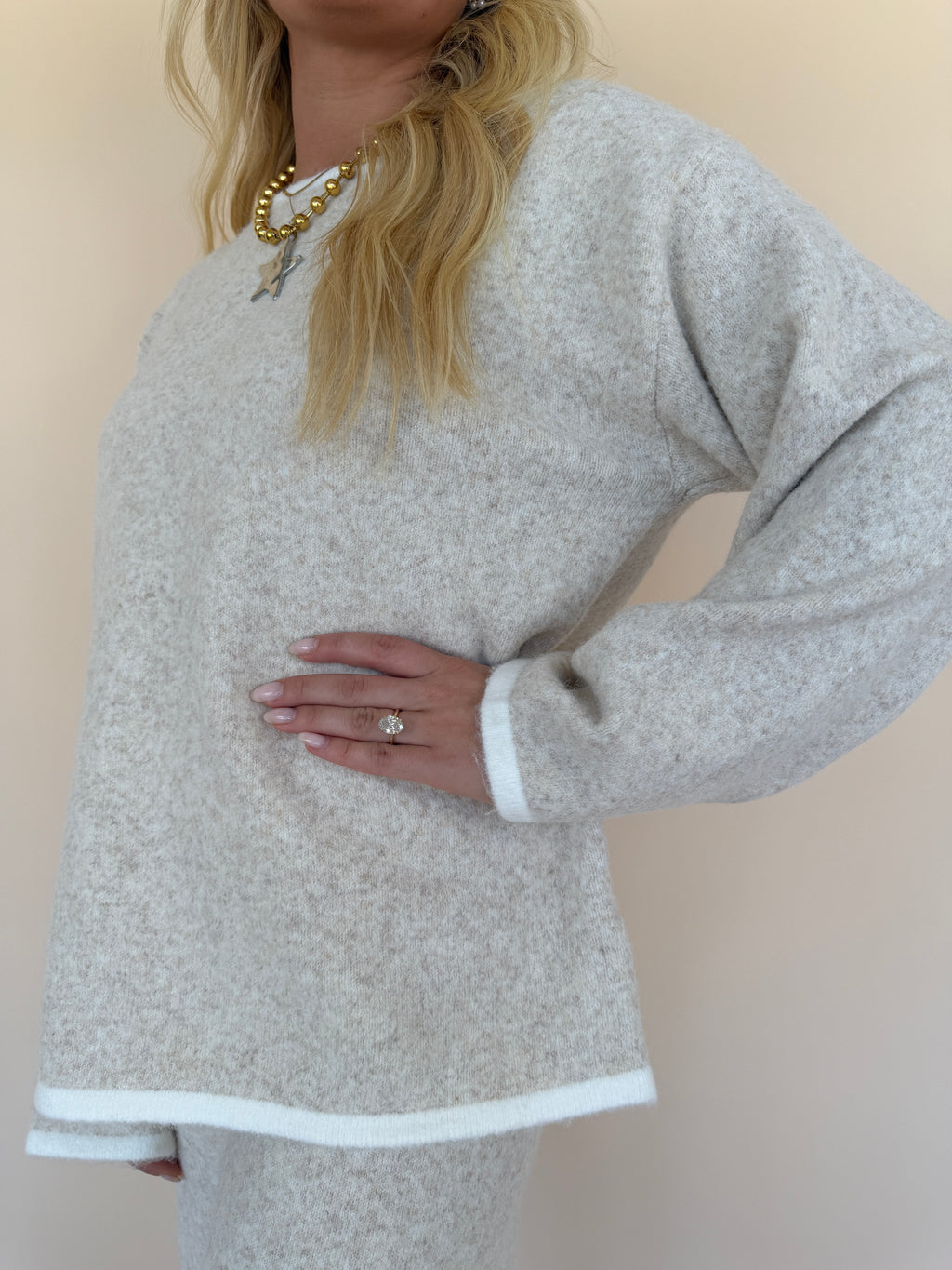One-Shoulder Contrast Trim Knit Sweater