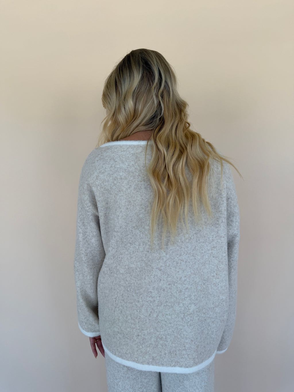 One-Shoulder Contrast Trim Knit Sweater