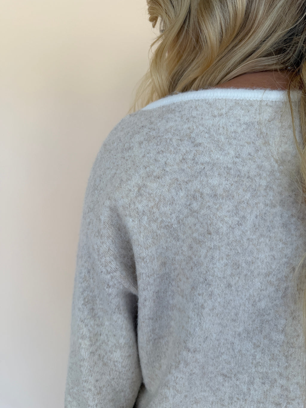 One-Shoulder Contrast Trim Knit Sweater