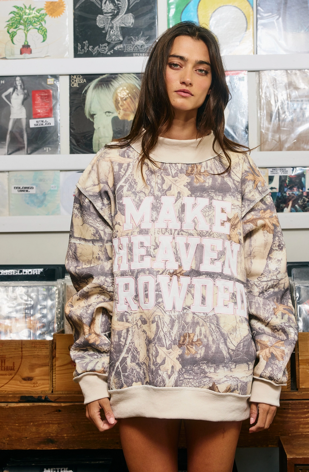 IT2594E-HEAVEN Make Heaven Crowded Mockneck