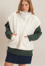 HF26F131-D Sherpa Snap Vest