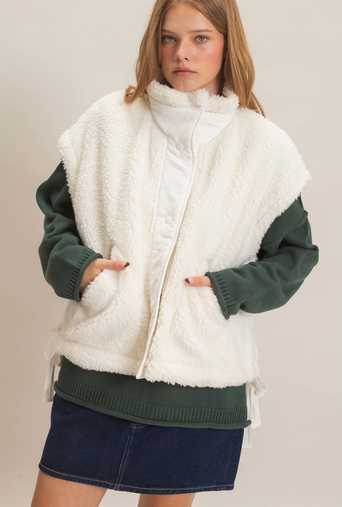 HF26F131-D Sherpa Snap Vest