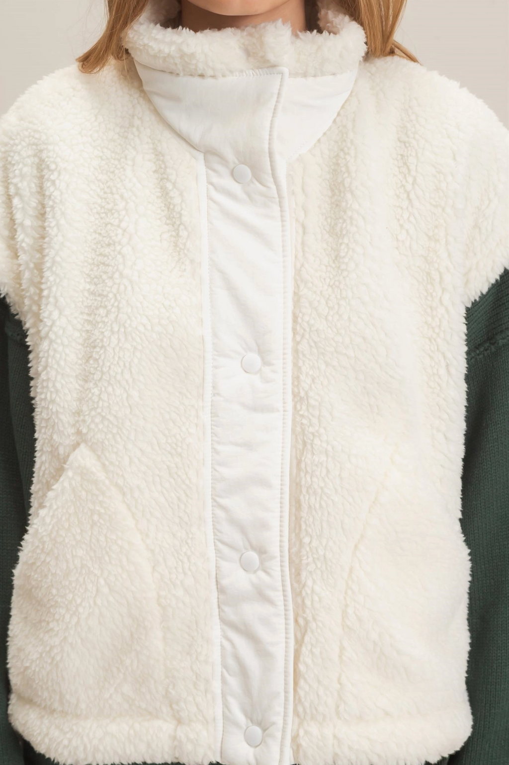HF26F131-D Sherpa Snap Vest
