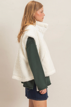HF26F131-D Sherpa Snap Vest