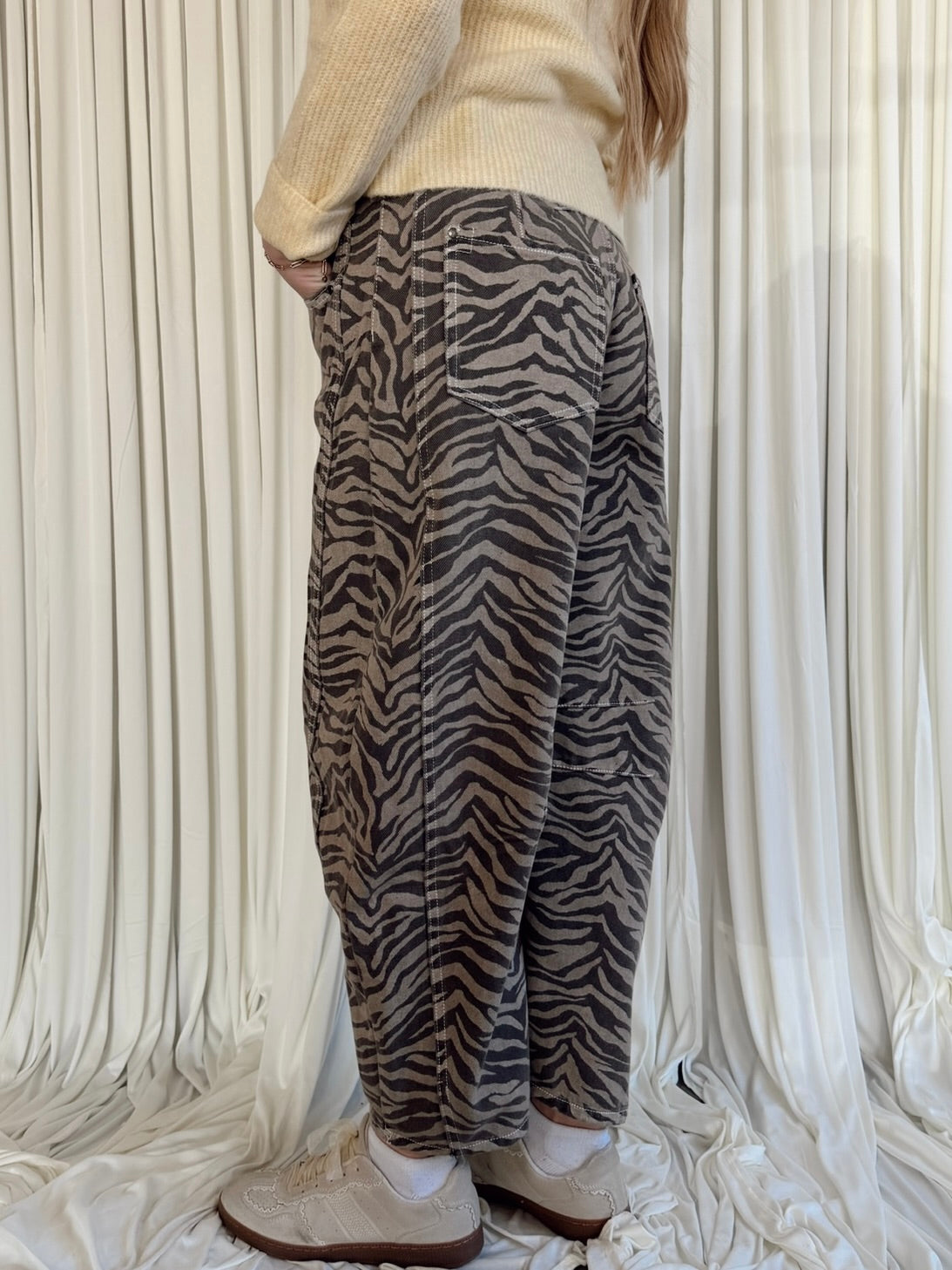LP0260 Zebra Print Barrel Jeans