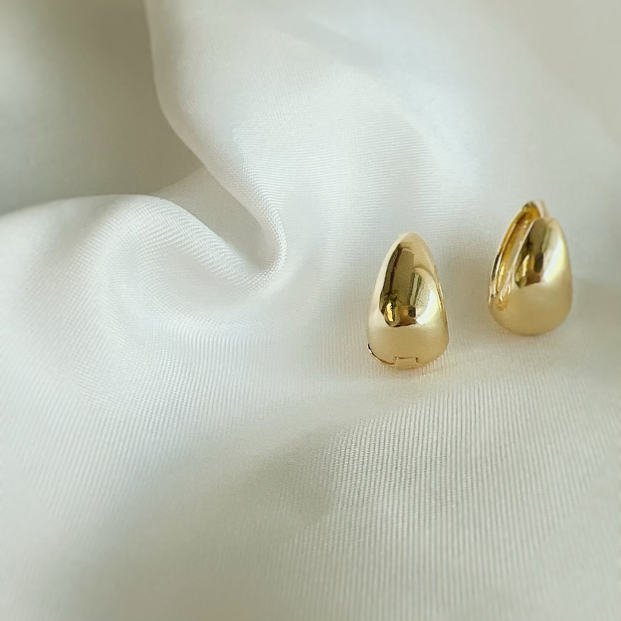 Lizzie Teardrop Hoop Earrings Gold Filled