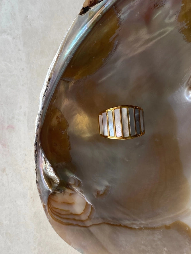 Cove Mother of Pearl Size 7