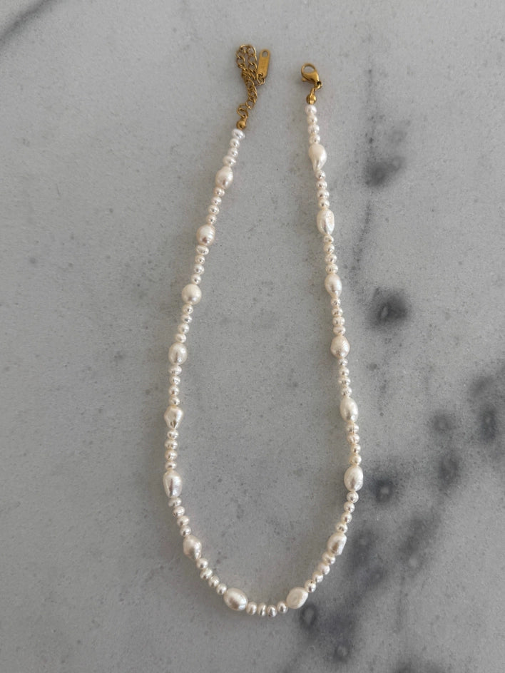 Arianna Necklace Pearls